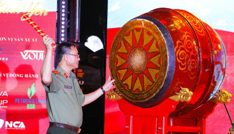 Không gian văn hóa 3 miền hội tụ tại chuỗi chương trình 'Tổ quốc bình yên' - Ảnh 2. Không gian văn hóa 3 miền hội tụ tại chuỗi chương trình 'Tổ quốc bình yên' - Ảnh 2.