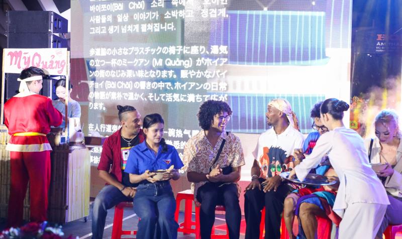 Không gian văn hóa 3 miền hội tụ tại chuỗi chương trình 'Tổ quốc bình yên' - Ảnh 4. Không gian văn hóa 3 miền hội tụ tại chuỗi chương trình 'Tổ quốc bình yên' - Ảnh 4.