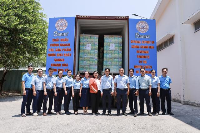 Sanna Khánh Hòa lần đầu xuất khẩu nước giải khát sang Mỹ- Ảnh 1. Sanna Khánh Hòa lần đầu xuất khẩu nước giải khát sang Mỹ- Ảnh 1.