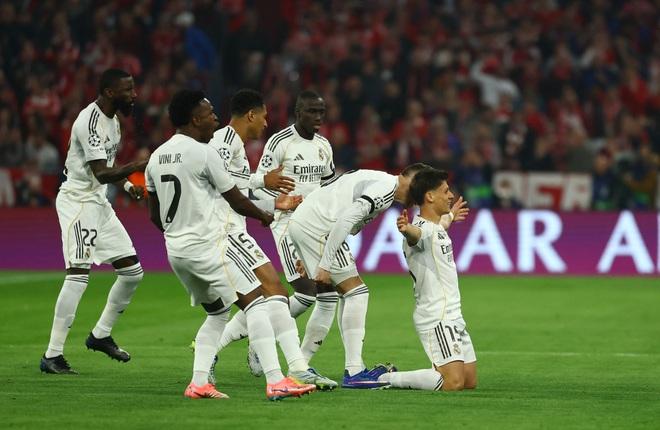 Bayern Munich 'đá văng' Real Madrid theo kịch bản không tưởng, Arsenal cực bản lĩnh loại Sporting Lisbon- Ảnh 1.