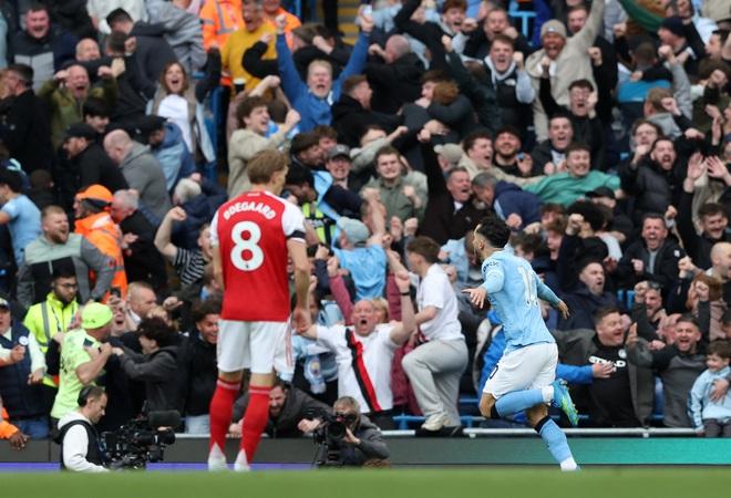 Haaland giúp Man City đánh bại Arsenal trận 'chung kết mùa', Liverpool giành 3 điểm phút 100- Ảnh 2.