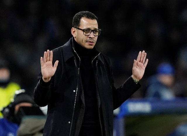 Chelsea 'gây sốc' khi sa thải HLV Rosenior sau 107 ngày, đền bù hơn 853 tỉ đồng- Ảnh 1. Chelsea 'gây sốc' khi sa thải HLV Rosenior sau 107 ngày, đền bù hơn 853 tỉ đồng- Ảnh 1.