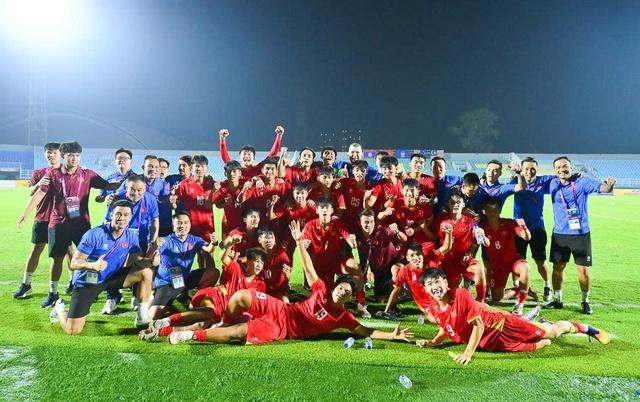 U.17 Việt Nam đi vào lịch sử bóng đá trẻ Đông Nam Á- Ảnh 5. U.17 Việt Nam đi vào lịch sử bóng đá trẻ Đông Nam Á- Ảnh 5.