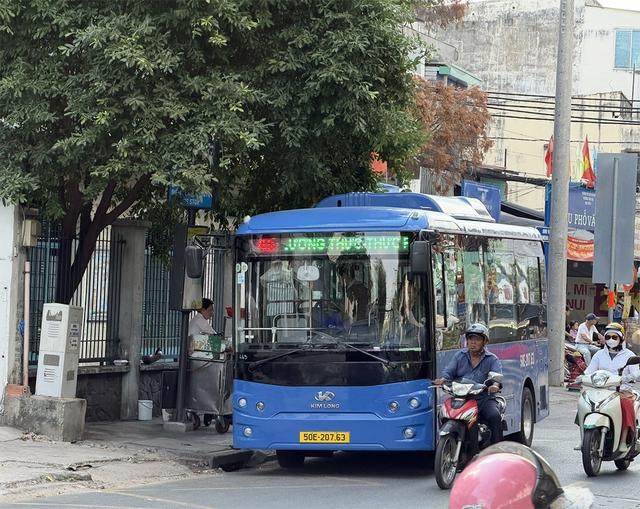 Bàn cách 'kéo' người dân đi xe buýt- Ảnh 2.