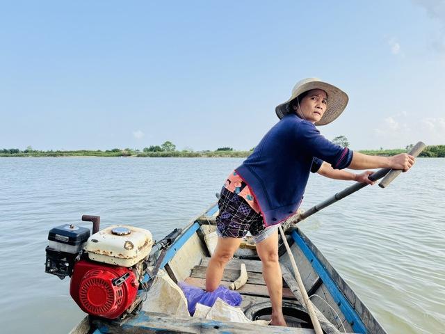 Mưu sinh trên sông Trà: Nương phù sa mà sống, theo con nước mà đi- Ảnh 3. Mưu sinh trên sông Trà: Nương phù sa mà sống, theo con nước mà đi- Ảnh 3.