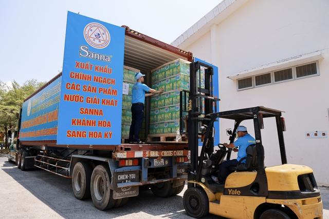 Sanna Khánh Hòa lần đầu xuất khẩu nước giải khát sang Mỹ- Ảnh 2. Sanna Khánh Hòa lần đầu xuất khẩu nước giải khát sang Mỹ- Ảnh 2.