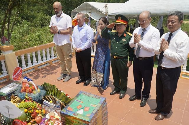 Tìm kiếm quân nhân Mỹ mất tích: Ký ức đau thương dưới chân núi Am - Ảnh 5. Tìm kiếm quân nhân Mỹ mất tích: Ký ức đau thương dưới chân núi Am - Ảnh 5.