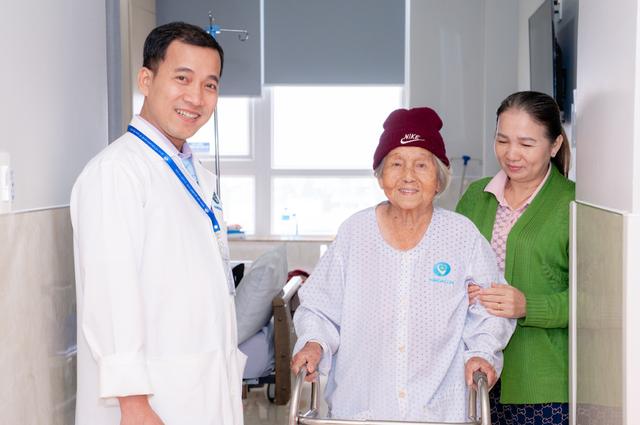Hai lần đặt cược vào nền y học Việt Nam của cụ bà ngoại quốc gần trăm tuổi- Ảnh 4.