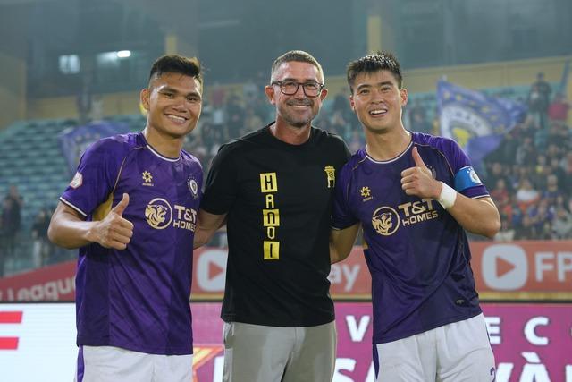 HLV Harry Kewell bất ngờ tiết lộ tâm trạng, nói rất thẳng những điều đặc biệt ở Hà Nội- Ảnh 1.