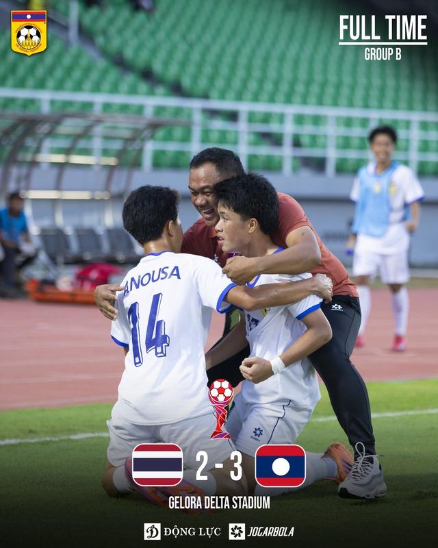 U.17 Lào ngược dòng thắng sốc loại Thái Lan: Vào bán kết với ngôi nhất bảng- Ảnh 1. U.17 Lào ngược dòng thắng sốc loại Thái Lan: Vào bán kết với ngôi nhất bảng- Ảnh 1.