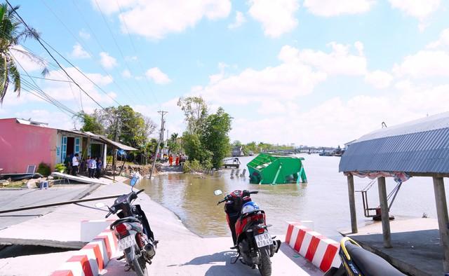 Sạt lở liên tiếp tại Cà Mau, đường sá và nhà cửa người dân nằm dưới sông- Ảnh 8. Sạt lở liên tiếp tại Cà Mau, đường sá và nhà cửa người dân nằm dưới sông- Ảnh 8.