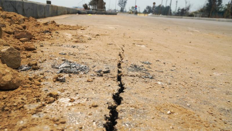 Kè biển Hải Tiến sụt lún dù thời tiết yên bình năm 2026 - Ảnh 5. Kè biển Hải Tiến sụt lún dù thời tiết yên bình năm 2026 - Ảnh 5.