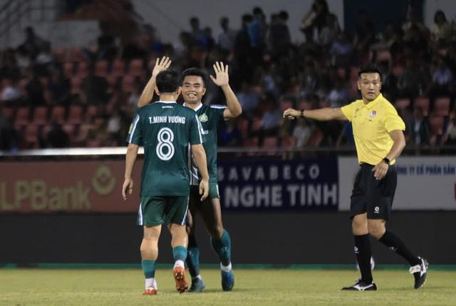 Minh Vương tỏa sáng, Trường Tươi Đồng Nai thắng đậm Quảng Ninh: Lại cho Bắc Ninh ‘hít khói’- Ảnh 1. Minh Vương tỏa sáng, Trường Tươi Đồng Nai thắng đậm Quảng Ninh: Lại cho Bắc Ninh ‘hít khói’- Ảnh 1.