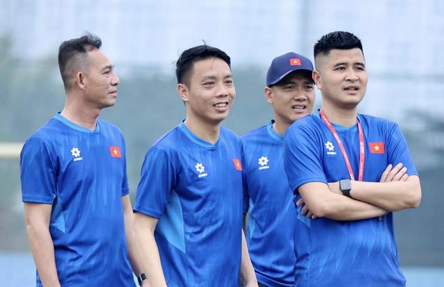 Vén bức màn thành công của U.17 Việt Nam, người hùng Văn Dương được nhận xét gì?- Ảnh 2. Vén bức màn thành công của U.17 Việt Nam, người hùng Văn Dương được nhận xét gì?- Ảnh 2.