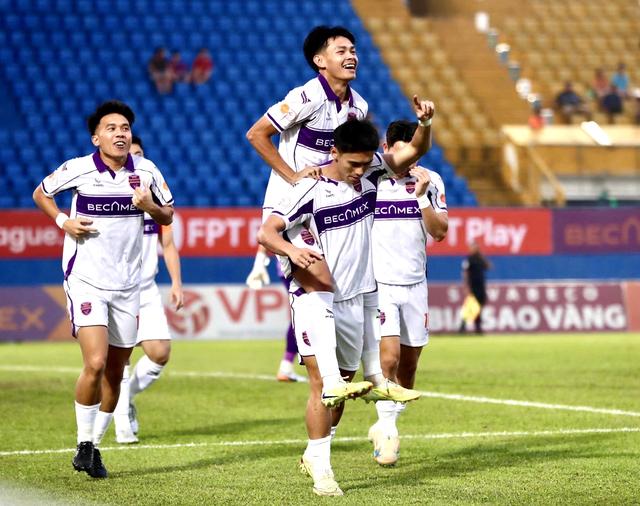 HLV Kim Sang-sik tìm những 'họng pháo' cho đội tuyển Việt Nam ở nơi ít ai ngờ- Ảnh 3.