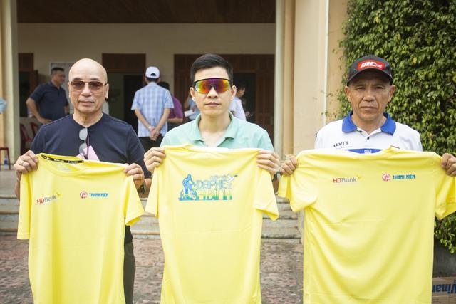 VĐV Lào mang 'chiến mã' 15.000 USD tham gia Ngày hội đạp xe Vì hòa bình- Ảnh 2. VĐV Lào mang 'chiến mã' 15.000 USD tham gia Ngày hội đạp xe Vì hòa bình- Ảnh 2.