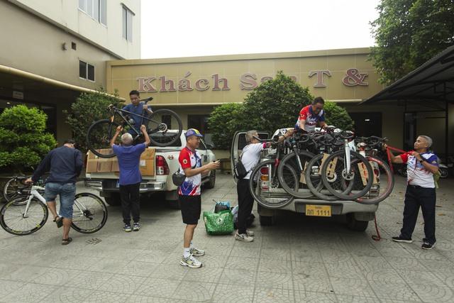 VĐV Lào mang 'chiến mã' 15.000 USD tham gia Ngày hội đạp xe Vì hòa bình- Ảnh 4. VĐV Lào mang 'chiến mã' 15.000 USD tham gia Ngày hội đạp xe Vì hòa bình- Ảnh 4.