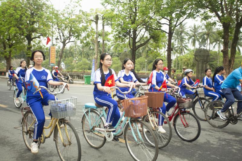 Người dân và du khách thành cổ hào hứng chứng kiến hàng trăm tay đua tranh tài- Ảnh 3. Người dân và du khách thành cổ hào hứng chứng kiến hàng trăm tay đua tranh tài- Ảnh 3.