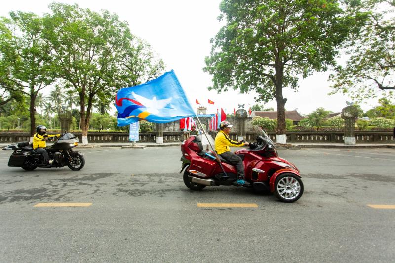 Người dân và du khách thành cổ hào hứng chứng kiến hàng trăm tay đua tranh tài- Ảnh 1. Người dân và du khách thành cổ hào hứng chứng kiến hàng trăm tay đua tranh tài- Ảnh 1.