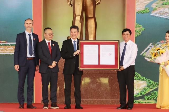TP.HCM trao quyết định đầu tư 'siêu' cảng Cần Giờ 128.000 tỉ đồng- Ảnh 3. TP.HCM trao quyết định đầu tư 'siêu' cảng Cần Giờ 128.000 tỉ đồng- Ảnh 3.