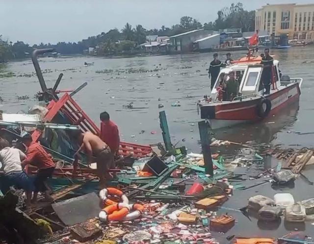 Nổ tàu thu mua hải sản ở An Giang, 5 người bị thương- Ảnh 2. Nổ tàu thu mua hải sản ở An Giang, 5 người bị thương- Ảnh 2.