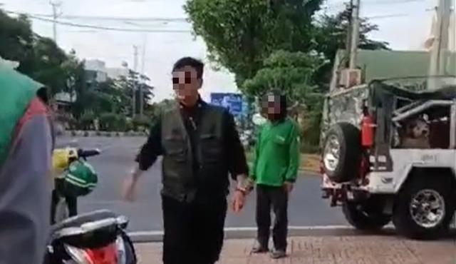 Tài xế xe Jeep đang tại ngoại vẫn đi ngược chiều, đe dọa người khác- Ảnh 1. Tài xế xe Jeep đang tại ngoại vẫn đi ngược chiều, đe dọa người khác- Ảnh 1.