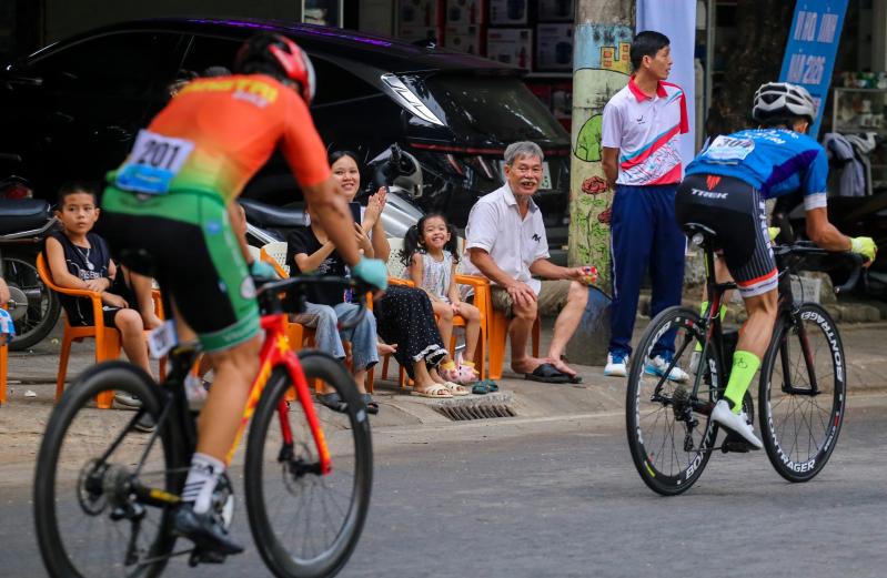 Khơi dậy nhịp đập hòa bình, tăng tình hữu nghị qua một giải đua xe đạp- Ảnh 3. Khơi dậy nhịp đập hòa bình, tăng tình hữu nghị qua một giải đua xe đạp- Ảnh 3.