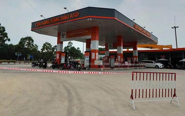 TP.HCM: Tài xế ô tô ôm cua cán tử vong bé gái 2 tuổi trong cây xăng- Ảnh 2.