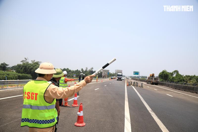 Cao tốc Quảng Ngãi - Hoài Nhơn chính thức thông xe- Ảnh 2. Cao tốc Quảng Ngãi - Hoài Nhơn chính thức thông xe- Ảnh 2.