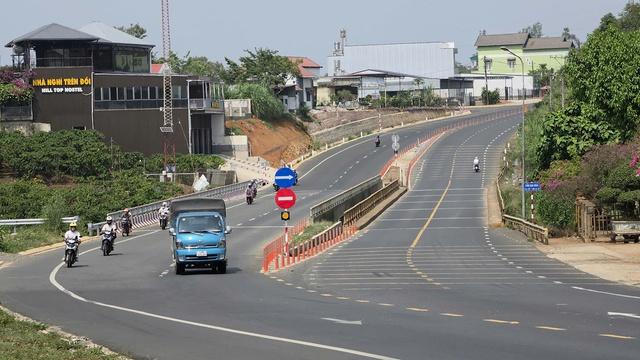 Xe được lưu thông qua cầu cạn đèo Mimosa Đà Lạt, cầu Đại Ninh và Đại Nga  - Ảnh 5.