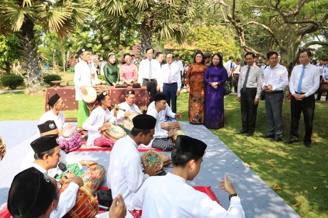 Đồng bào các dân tộc gìn giữ và lan tỏa những giá trị văn hóa tốt đẹp- Ảnh 4. Đồng bào các dân tộc gìn giữ và lan tỏa những giá trị văn hóa tốt đẹp- Ảnh 4.