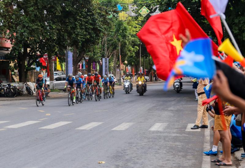 Khơi dậy nhịp đập hòa bình, tăng tình hữu nghị qua một giải đua xe đạp- Ảnh 5. Khơi dậy nhịp đập hòa bình, tăng tình hữu nghị qua một giải đua xe đạp- Ảnh 5.