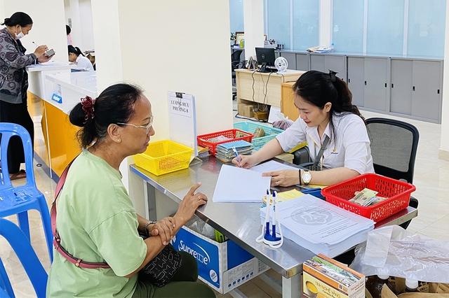 Trùng nghỉ lễ 30.4, lương hưu tháng 5 lùi lịch chi trả- Ảnh 1. Trùng nghỉ lễ 30.4, lương hưu tháng 5 lùi lịch chi trả- Ảnh 1.