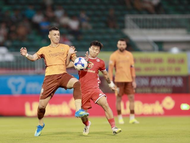 Tốp trụ hạng quyết gom điểm, chờ đột biến từ HAGL: V-League nghẹt thở!- Ảnh 4. Tốp trụ hạng quyết gom điểm, chờ đột biến từ HAGL: V-League nghẹt thở!- Ảnh 4.