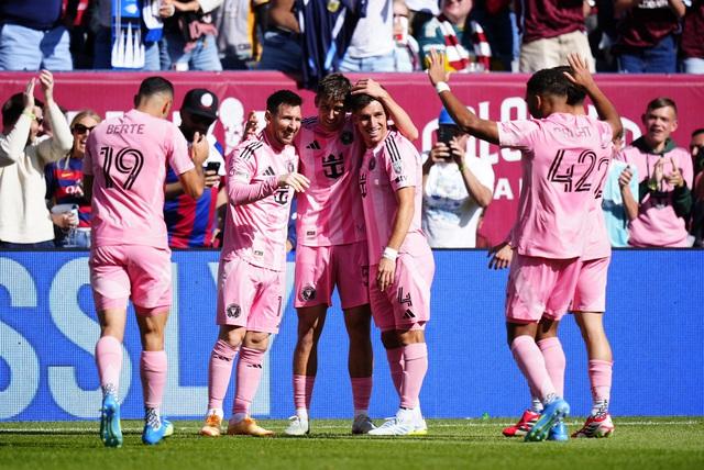 Messi ghi cú đúp giúp Inter Miami tìm lại chiến thắng, phá tiếp kỷ lục tại Mỹ- Ảnh 2.