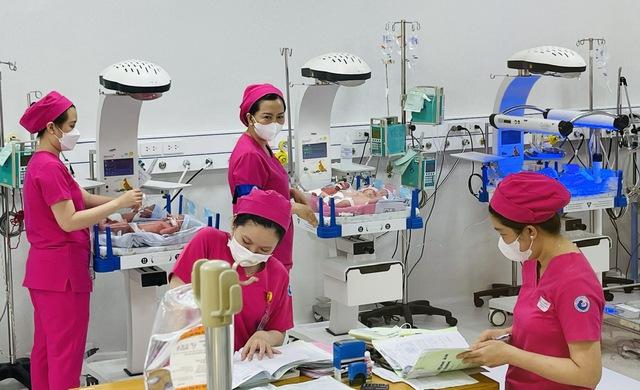 TP.HCM vừa ban hành nhiều chính sách để người dân nâng mức sinh- Ảnh 1. TP.HCM vừa ban hành nhiều chính sách để người dân nâng mức sinh- Ảnh 1.