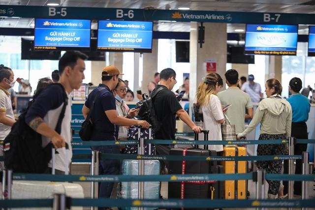 Sân bay Tân Sơn Nhất tăng tần suất lên 46 chuyến bay/giờ cao điểm lễ 30.4- Ảnh 1. Sân bay Tân Sơn Nhất tăng tần suất lên 46 chuyến bay/giờ cao điểm lễ 30.4- Ảnh 1.