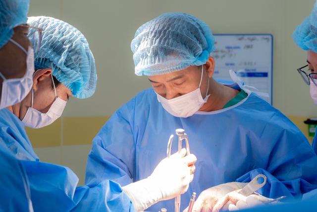 Hai lần đặt cược vào nền y học Việt Nam của cụ bà ngoại quốc gần trăm tuổi- Ảnh 2.