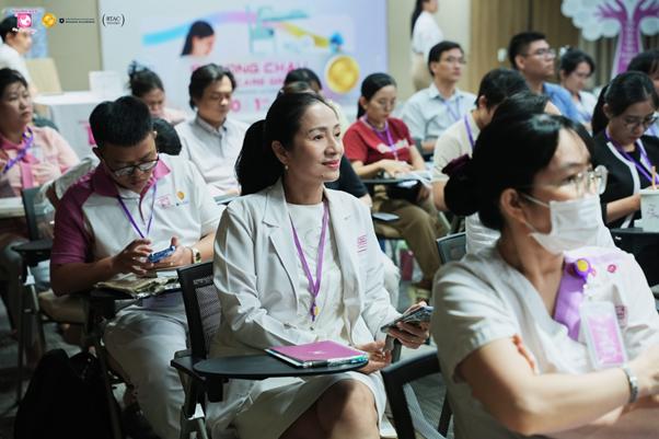 Chăm sóc sơ sinh lấy gia đình làm trung tâm:Liệu pháp 'kỳ diệu' cho não bộ trẻ - Ảnh 3.