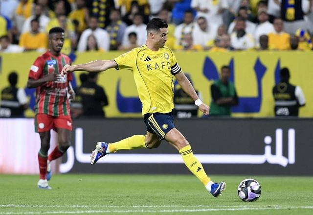 Ronaldo sắp có chức vô địch đầu tiên cùng Al Nassr tại Ả Rập Xê Út- Ảnh 1. Ronaldo sắp có chức vô địch đầu tiên cùng Al Nassr tại Ả Rập Xê Út- Ảnh 1.