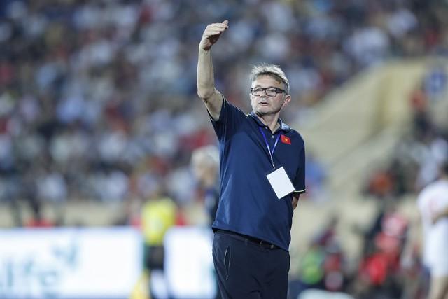 Nóng: HLV Troussier sắp trở lại Việt Nam trong vai trò mới, tái ngộ trợ lý cũ?- Ảnh 1. Nóng: HLV Troussier sắp trở lại Việt Nam trong vai trò mới, tái ngộ trợ lý cũ?- Ảnh 1.