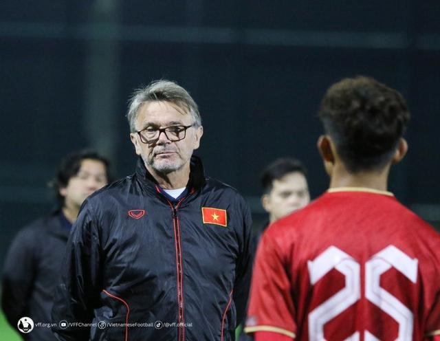 Nóng: HLV Troussier sắp trở lại Việt Nam trong vai trò mới, tái ngộ trợ lý cũ?- Ảnh 2. Nóng: HLV Troussier sắp trở lại Việt Nam trong vai trò mới, tái ngộ trợ lý cũ?- Ảnh 2.