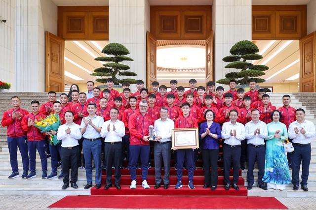 Thủ tướng Lê Minh Hưng gặp mặt, chúc mừng U.17 Việt Nam: ‘Mong đội giành những chiến thắng lớn hơn’- Ảnh 1. Thủ tướng Lê Minh Hưng gặp mặt, chúc mừng U.17 Việt Nam: ‘Mong đội giành những chiến thắng lớn hơn’- Ảnh 1.