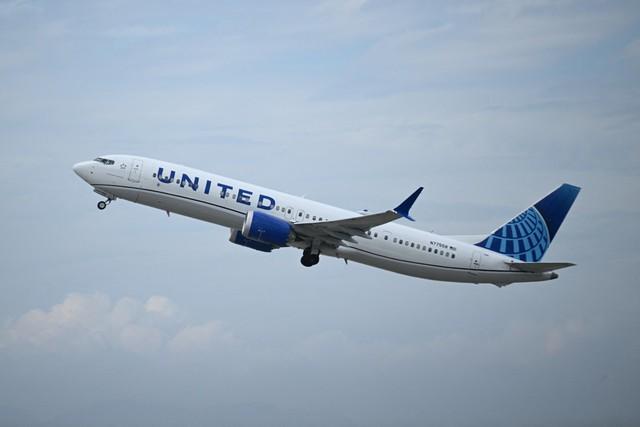 United Airlines tăng mạnh giá vé do nhiên liệu leo thang - Ảnh 1.