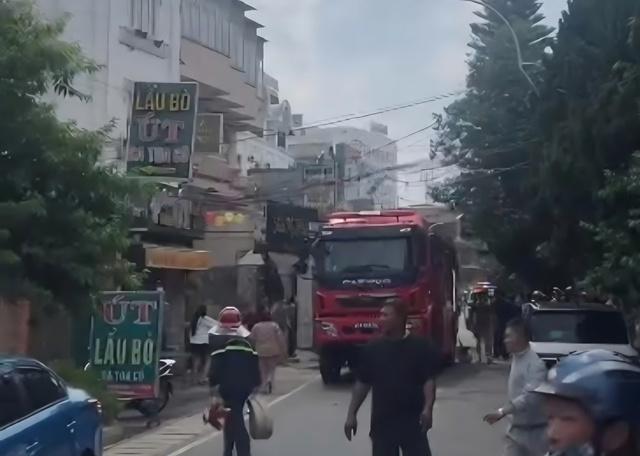 Cháy nhà ở phường Cam Ly - Đà Lạt, cả khu dân cư hoảng loạn- Ảnh 2. Cháy nhà ở phường Cam Ly - Đà Lạt, cả khu dân cư hoảng loạn- Ảnh 2.