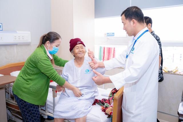 Hai lần đặt cược vào nền y học Việt Nam của cụ bà ngoại quốc gần trăm tuổi- Ảnh 1.