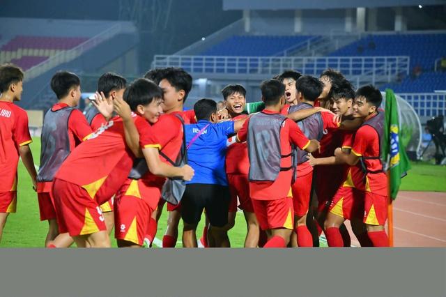 Báo khu vực khen U.17 Việt Nam bản lĩnh thắng Úc, dự đoán màn tái đấu Malaysia cực hay- Ảnh 2. Báo khu vực khen U.17 Việt Nam bản lĩnh thắng Úc, dự đoán màn tái đấu Malaysia cực hay - Ảnh 3.