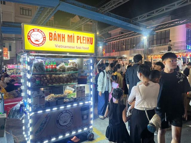Phố ẩm thực Diên Hồng - Quà của phố trên cao nguyên- Ảnh 3. Phố ẩm thực Diên Hồng - Quà của phố trên cao nguyên- Ảnh 3.