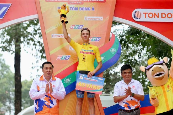 Tay đua Thụy Sĩ solo ấn tượng, giành chiến thắng chặng Cúp xe đạp truyền hình- Ảnh 2. Tay đua Thụy Sĩ solo ấn tượng, giành chiến thắng chặng Cúp xe đạp truyền hình- Ảnh 2.