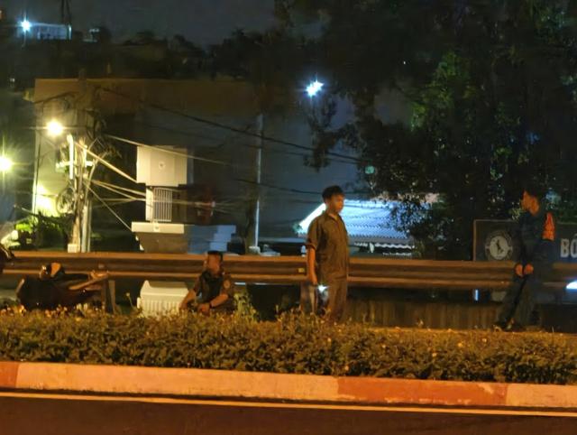 TP.HCM: Ngồi trên đường ray, người đàn ông bị tàu hỏa tông tử vong- Ảnh 1. TP.HCM: Ngồi trên đường ray, người đàn ông bị tàu hỏa tông tử vong- Ảnh 1.